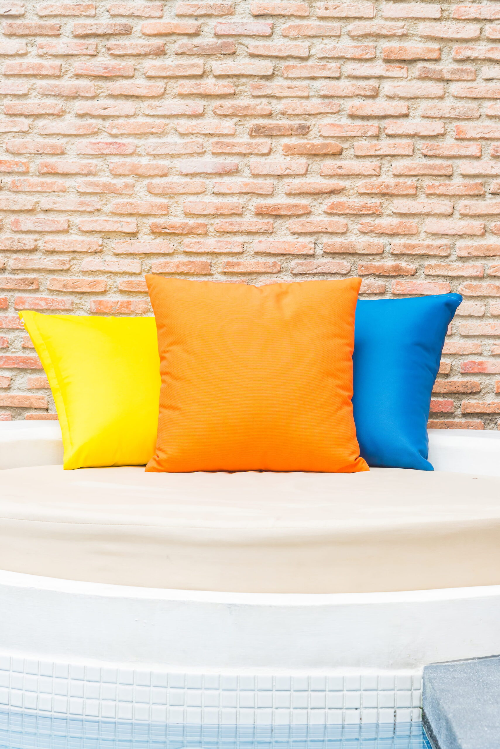 How is a silk pillow cover good for better skin? 1 Silk pillow cover